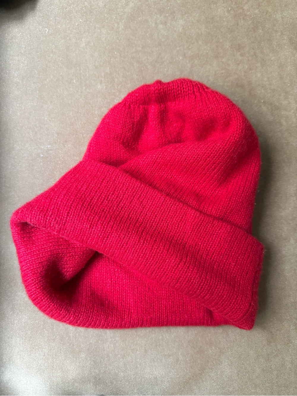 Golightly Cashmere Featherweight Watchcap in ruby - Picture 3 of 4
